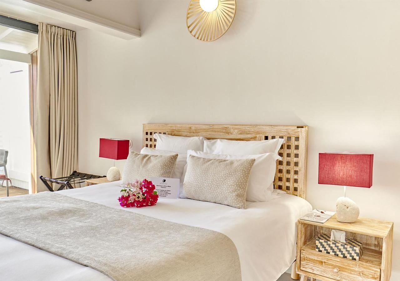 Les Galets Rouges Lodges & Spa Bouillante Exterior photo